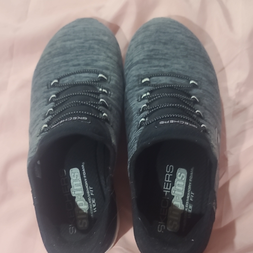 Skechers WoMen's Black/Gray Slip-On Sneakers